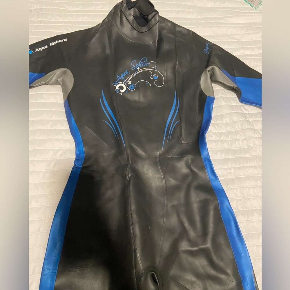 Women’s wetsuit skin. Size medium.